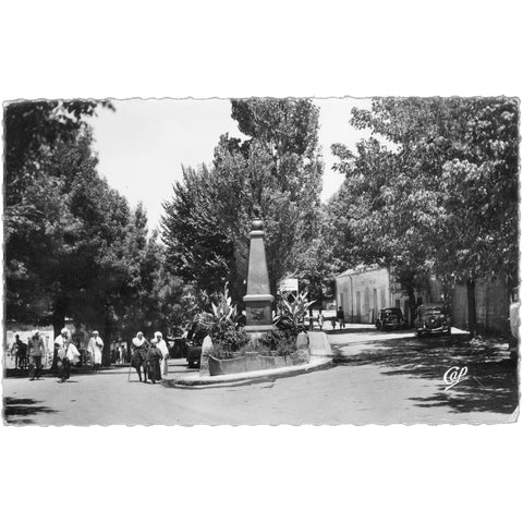 Aïn Draham, Tunisia - Le Monument aux Morts et la Rue Principale Postcard